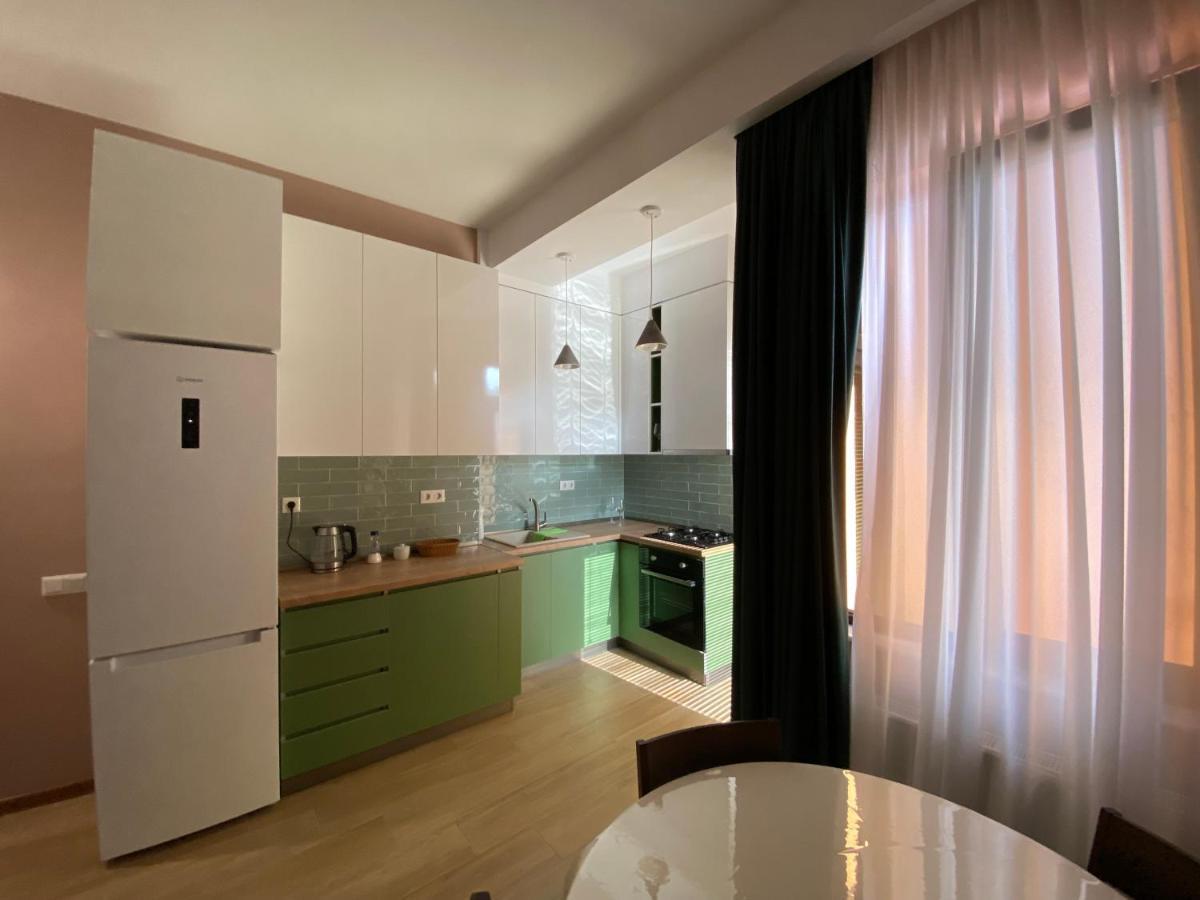 Lovely And Cozy Apartment! Кутаиси Екстериор снимка